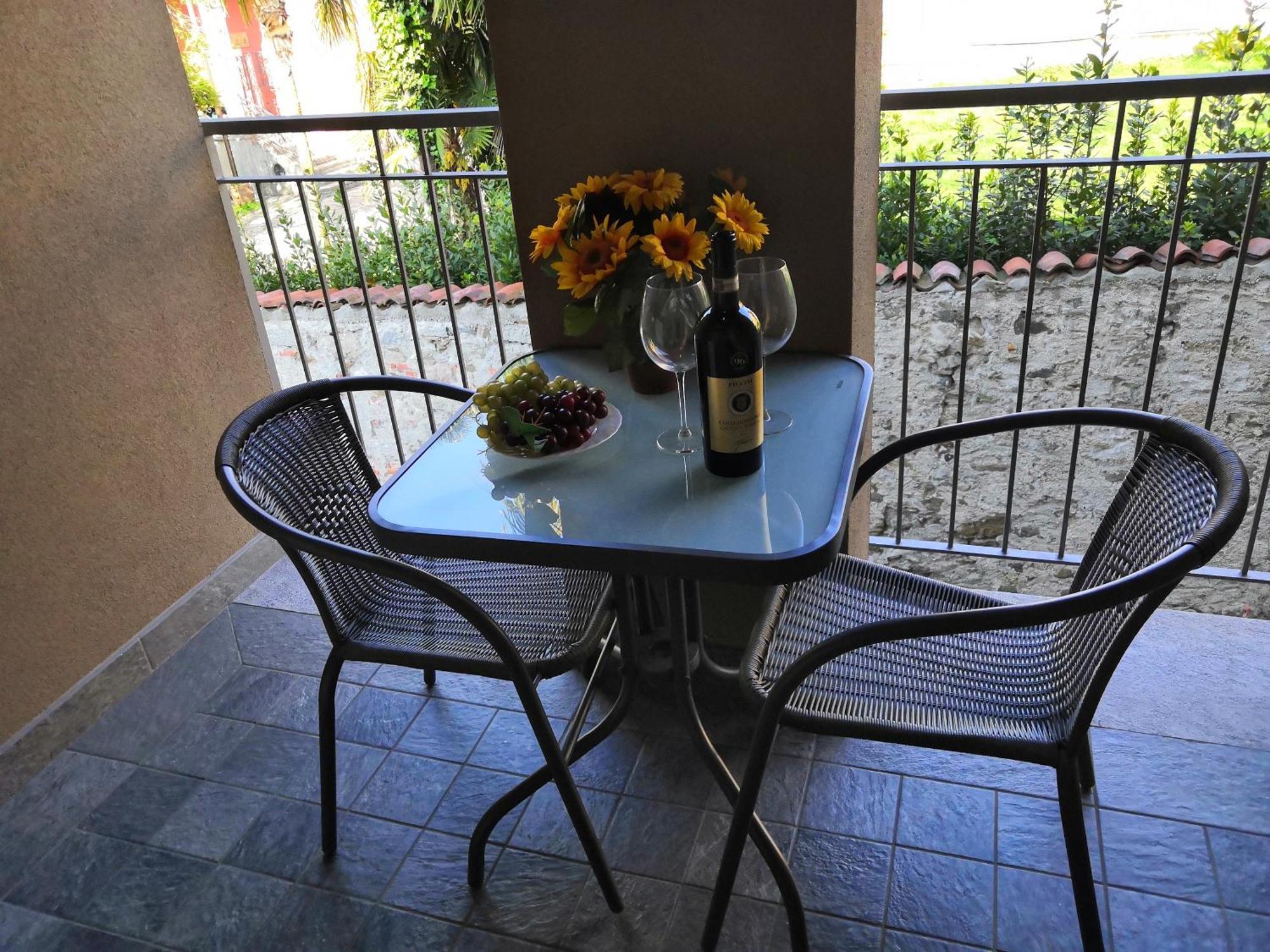 Butterfly Apt In Suna With Garage Verbania Extérieur photo